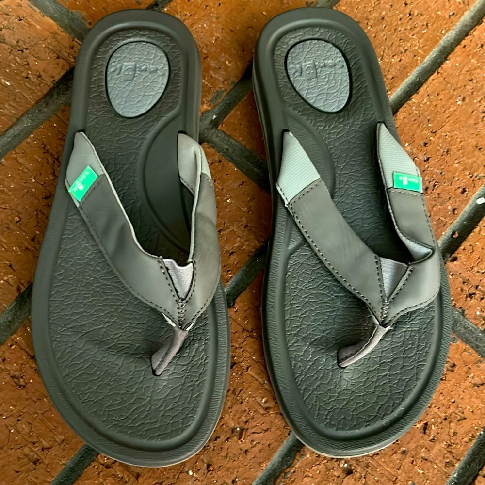 Sanuk Women’s size 8 new grey/black